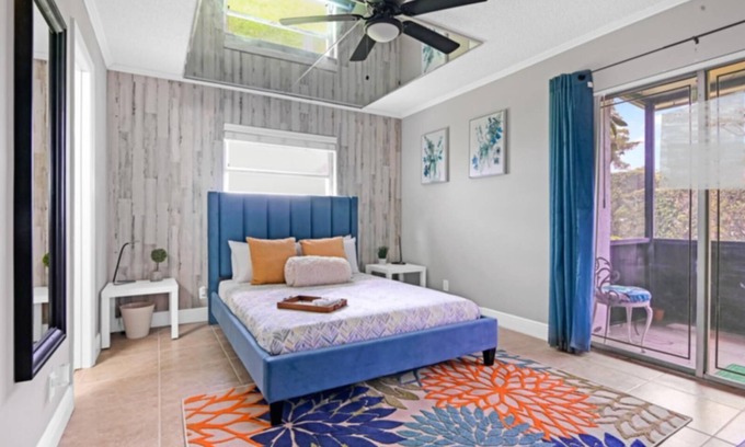 Miramar Appartement | Light & Airy 2-Bedroom Lakeview Condo with Pool