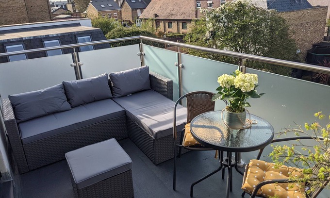 Abbey Maison | Light and spacious - 3 bedroom flat in Wimbledon - 2 mins walk from tube station
