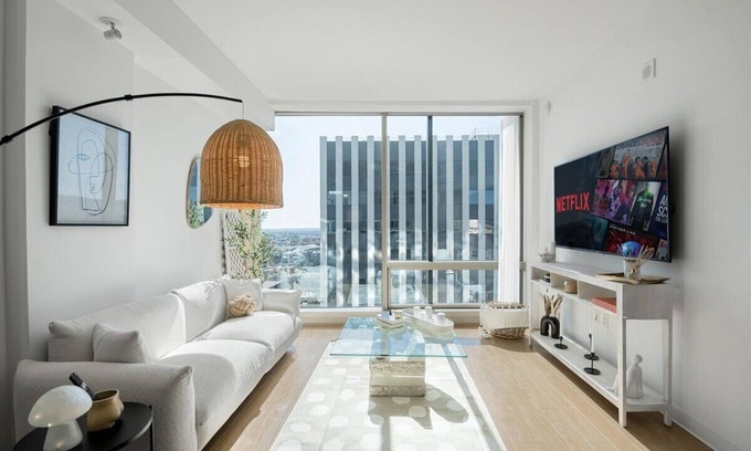 Beverly Hills Appartement | Light cozy 1bdr in Korea Town with gym & parking