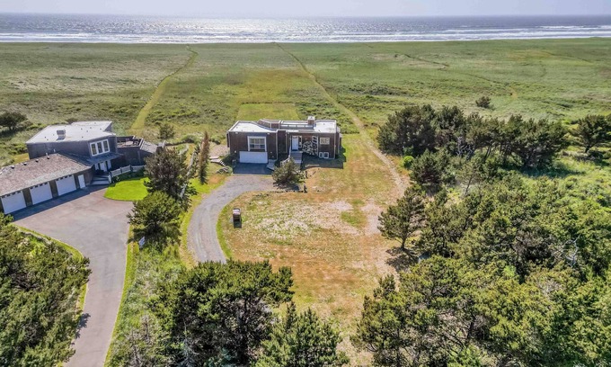 Warrenton Maison | Light-filled Custom Beachfront Home with Game Room, Hot Tub!