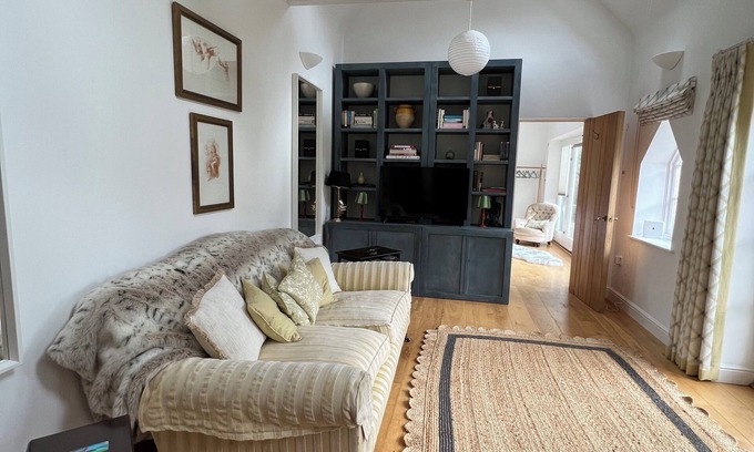 Heytesbury Maison | Light, independent space in Heytesbury, near Warminster