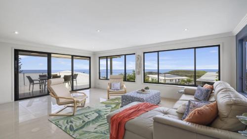 Emerald Beach Maison | Lighthouse at Emerald Beach - Ocean Views, walk to beach