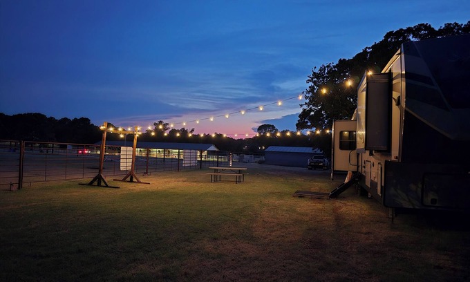 Cleburne Maison | Warm, Cozy Glamping on a horse ranch and rescue.