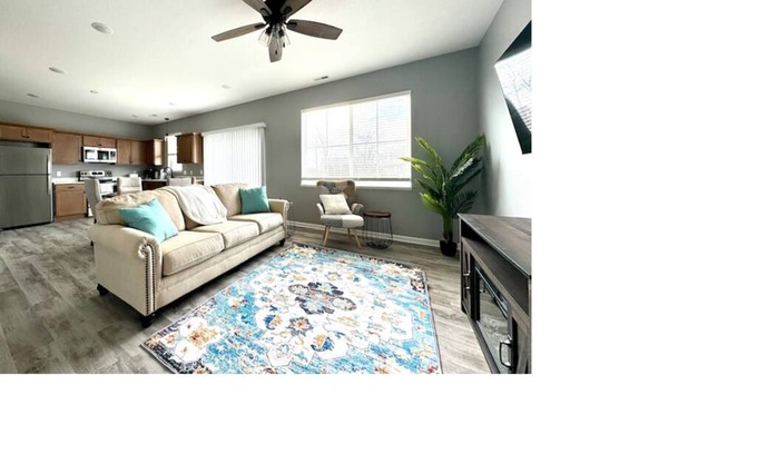 Mankato Maison | "Lil' Beachy" - Spacious 4-bedroom townhome close to MN State University Campus