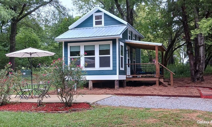 Starkville Cabine | Lil' Retreat on Poorhouse