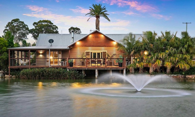Keinbah Maison | Lilies Lakeside Spa Villa - 2 Bedroom - Escape in style to Lilies luxury retreat