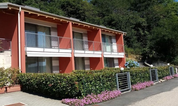 Pella Appartement | Appartement "Lilla" dans villa avec vue lac, parking et plage privée