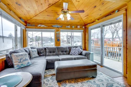 Lime Lake-Machias Maison | Lime Lake Cottage with Lakefront Deck and Dock!
