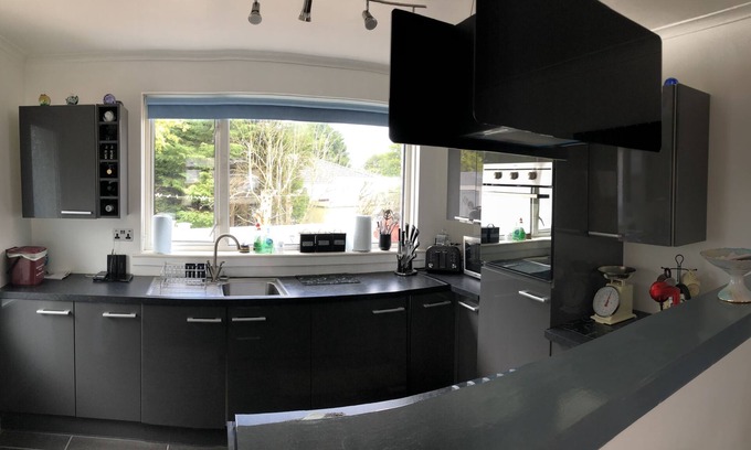 Carluke Copropriété | Limegrove, Comfortable Three Bedroom House