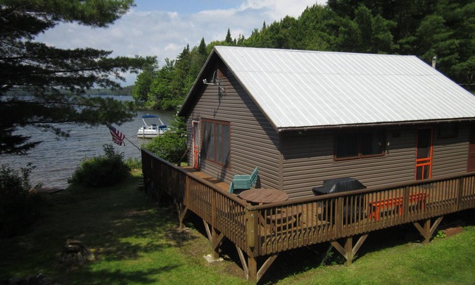 Inlet Cabine | Lac Limekiln: Panorama Lodge Single Family Lakefront Adirondack Camp