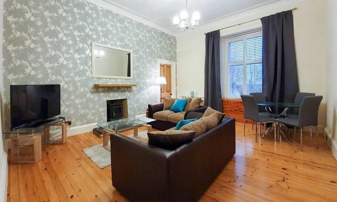 Duloch Appartement | Linburn House Apartment near M90 Amazon