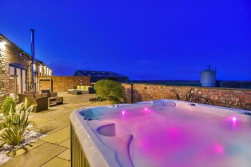 Grange de Lings Maison | Lincoln 4-Beds Sleeps 13 Hot Tub & Pet Friendly