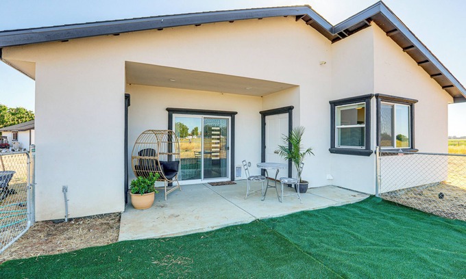 Lincoln Maison | Lincoln Home w/ Private Patio: 9 Mi to Dtwn!