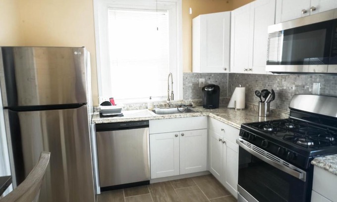 Prospect Park Appartement | Lincoln Manor - Newly Renovated, 1mile from PHL Airport and Sports Stadiums