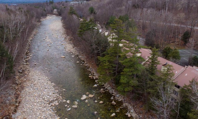 Lincoln Copropriété | Lincoln Riverfront Condo - Awesome Location for Outdoor Adventures