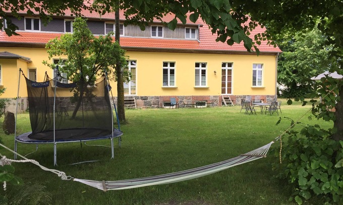 Altenkirchen Appartement | Linden apartment in the Reidervitz manor house, 1.3 km to the beach