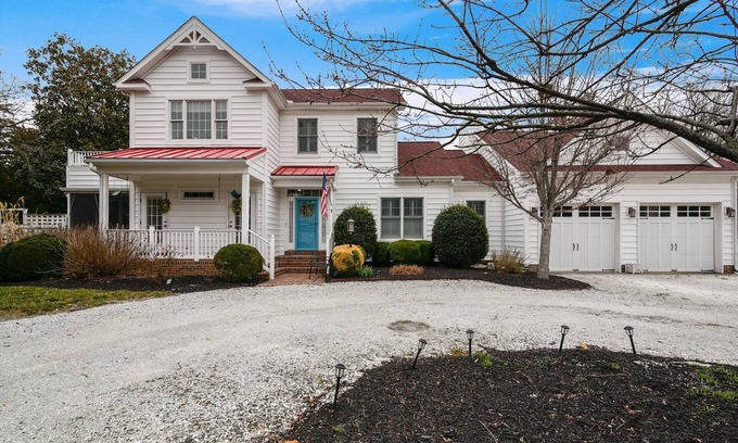 Lewes Maison | Linens Included! Private Pool! Hot tub! Book Today! Off Season Mini Weeks!