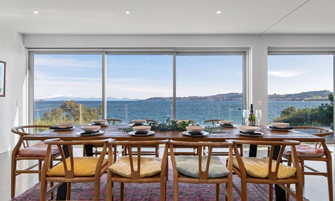 Hilltop Maison | Base: 6 Extra: $60 165 Lake Terrace
