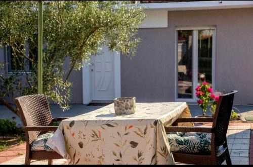 Tragilos Maison | Liopetra