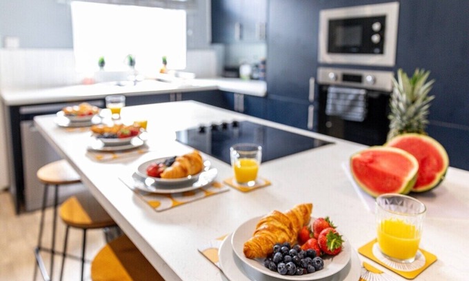 Castleford Maison | Liquorice Lodge- 2 bed & parking