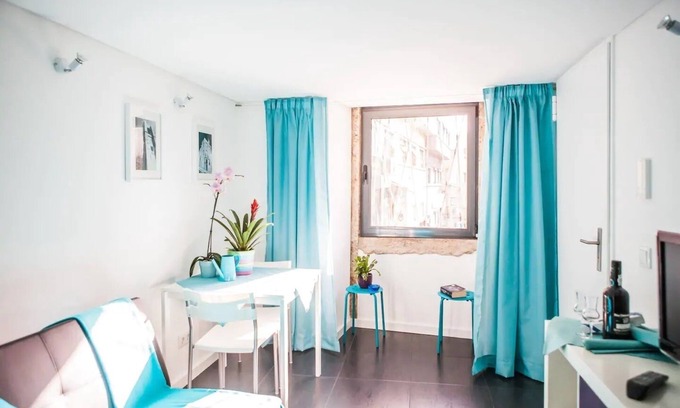 Pena Appartement | Lisbon Windmill Apartments (Blue) Ground floor apartment near the city center