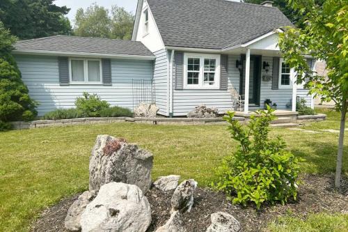 Owen Sound Maison | Little Blue Oasis