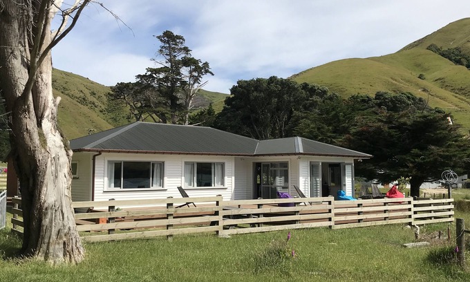 Queen Charlotte Sound Maison | Little Colonsay / Beach House