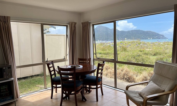 Kennedy Bay Maison | Little Dell Beach Bach - Beachfront views