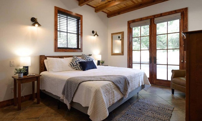 Waco Maison | Little Dutch Cabin 102-12 min to Magnolia-baylor
