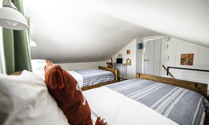 Staunton Maison | Little House in Historic Downtown Staunton - short walk to shops, dining, & more