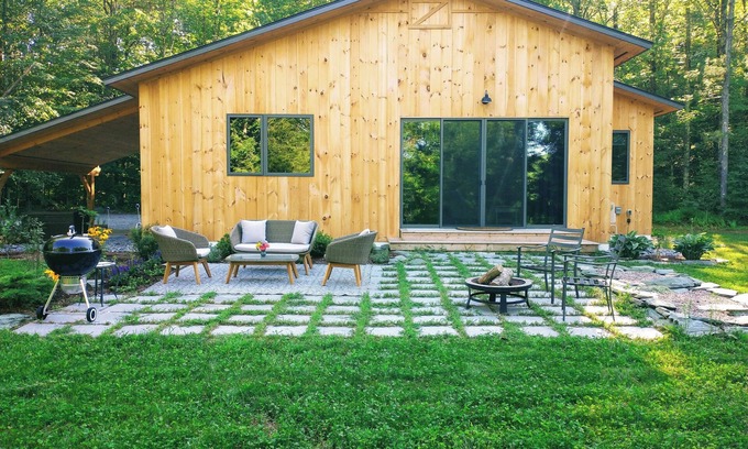Jericho Cottage | Little house in the woods of Jericho - AC, W/D, Wifi, Patio