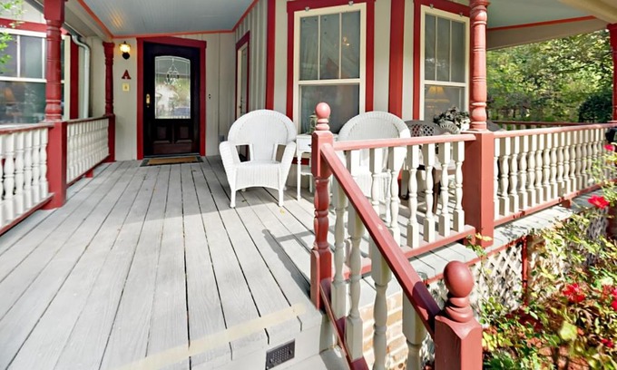SoFi Maison | Little house on Monroe