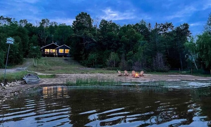 Lion's Head Cabine | Little Lake Lookout: Beach, Views, Dock, Dogs!