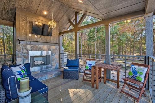 Winnsboro Maison | Little Lucky Star with Pond, Boat and Pasture View!
