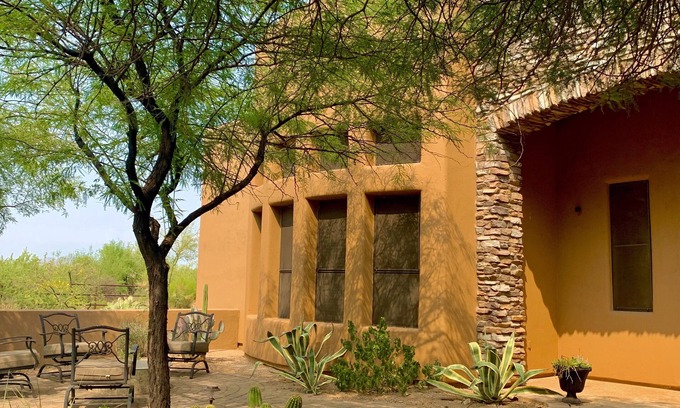 Sunrise Desert Vistas Maison | LITTLE SPUR Casita in N. Scottsdale with kitchen, desert views, and adventure.