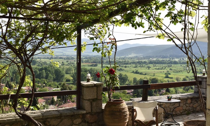 Lilaia Cottage | Litette Stone Maisonette