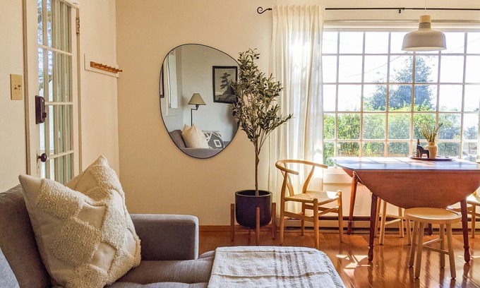 Olga Cabine | Little Stuga - Cozy, Private, Walk to water w/views