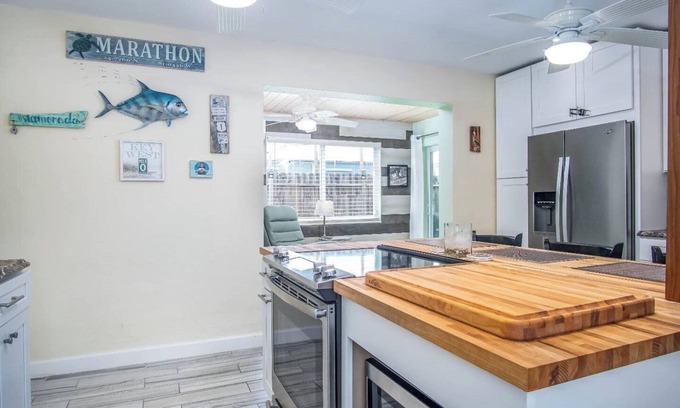 Little Venice Maison | Little Venice Family Affair 2 bedroom 1 bath One Block from the Ocean
