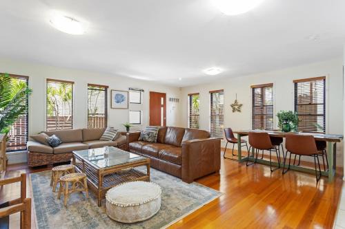 Mudjimba Maison | Little Whale House