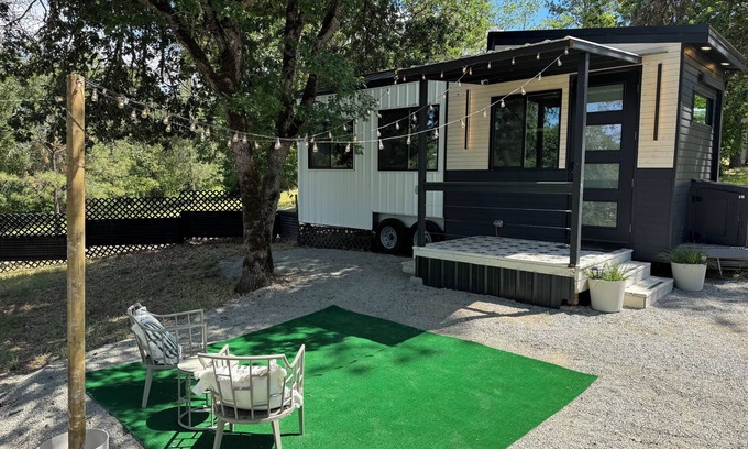 Central Point Appartement | Little Wolf Tiny Home cozy, pet friendly, secluded