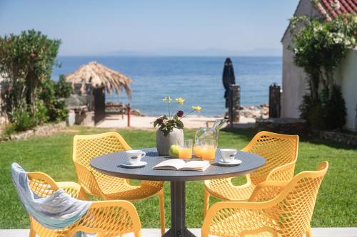 Samos Maison | Livadaki Elegant Seaside Apartment