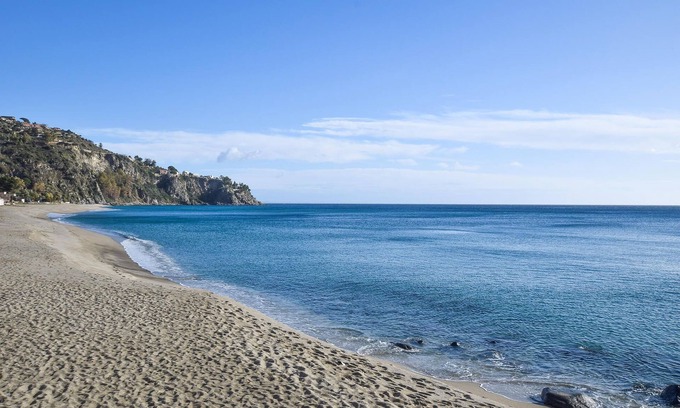 Amantea Appartement | Live in style in this beautiful vacation apartment with sea view in Amantea.