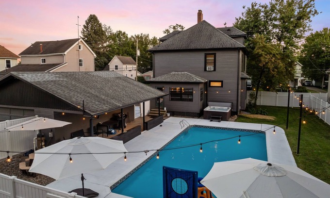 Massillon Maison | Live the Game: Pool, Cinema, Gym, Jersey Wall