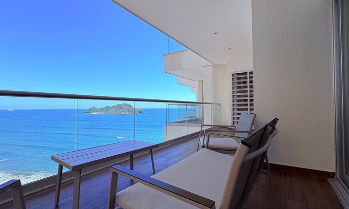 Zona Dorada Copropriété | Live the luxury of the sea with rooftop amenities in Zona Dorada