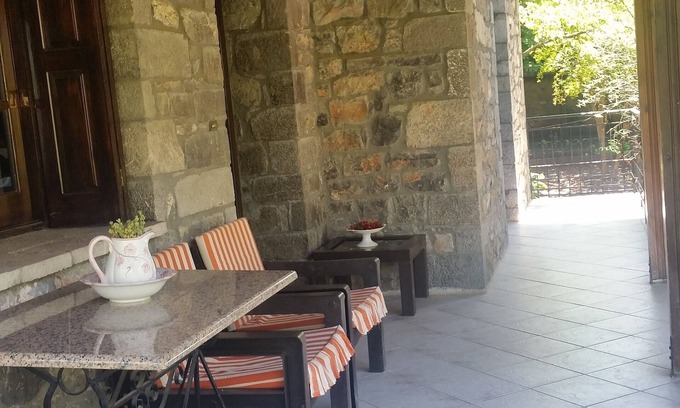 Polidrosos Maison | VIVEZ LA MAGIE À PARNASSOS EN GRÈCE