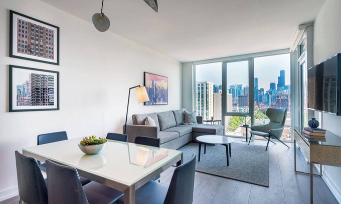Old Town Appartement | Live the Suite Life: Historic Old Town Chicago Stays with Modern Luxury & Style