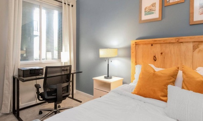 Towson Maison | LIVE*WORK*STAY*HOME | 2 Bedroom in Towson