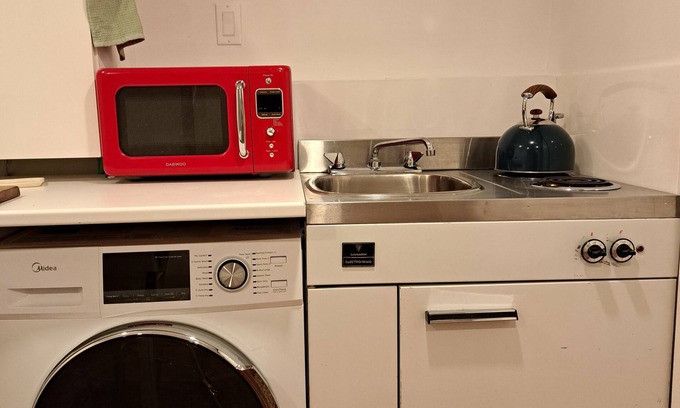 Riverdale Appartement | Live work studio with kitchenette, ensuite, office, private