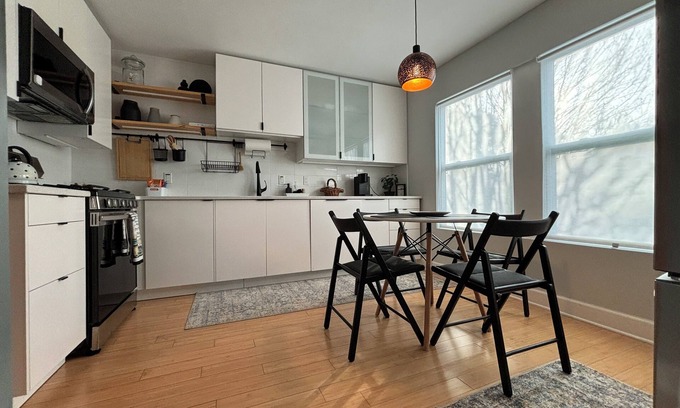 Smyrna Maison | LiveWorkPlaynearTruistPark- privacy, updated kitchen, fast Wi-Fi & YouTubeTv