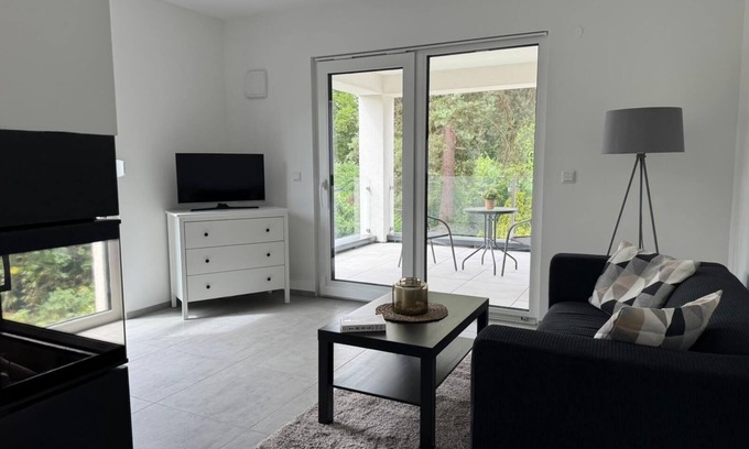 Trachenberge Appartement | Living Apartment mit Kamin und Terrasse